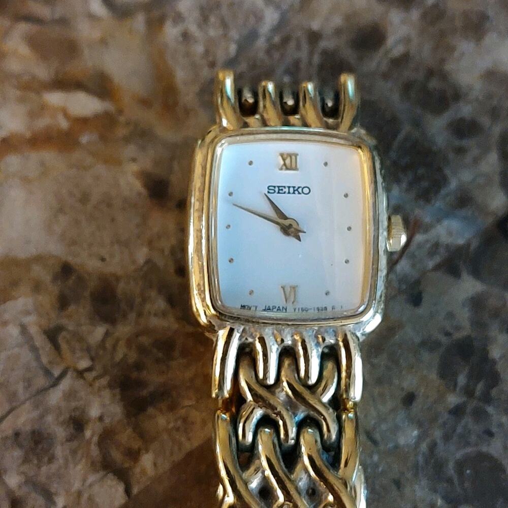 Seiko Gold Tone Women's Wristwatch Model Y150-SP10 Movement Japan Needs Battery
